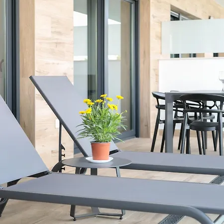 Arenales Terrace Refugee New With Pool And Gym Apartment